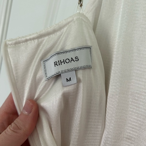 White Ripple Texture Body-con Dress - Picture 9 of 9